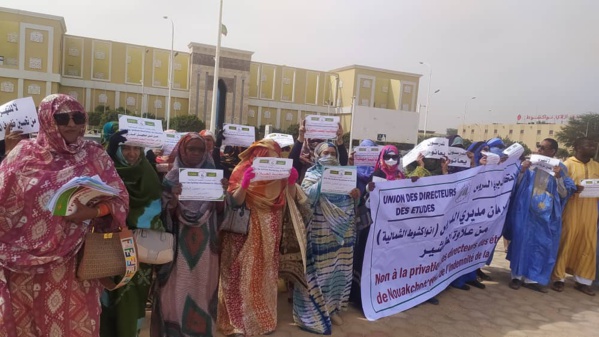 Sit-in des syndicats de l’enseignement à la place de liberté Sit-in des syndicats de l’enseignement à la place de liberté