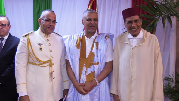 Célébration de la fête du trône dans la communion Célébration de la fête du trône dans la communion