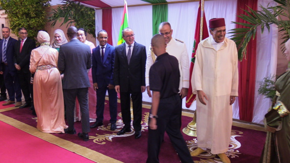 Célébration de la fête du trône dans la communion Célébration de la fête du trône dans la communion