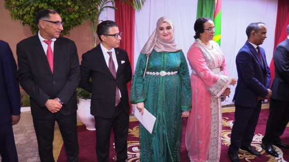 Célébration de la fête du trône dans la communion Célébration de la fête du trône dans la communion