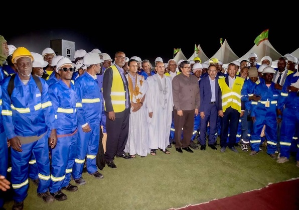 Rupture du jeûne de Ghazouani avec les manutentionnaires du port