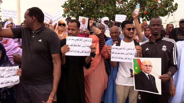 Sit-in de joie des collaborateurs des médias publics. Sit-in de joie des collaborateurs des médias publics.
