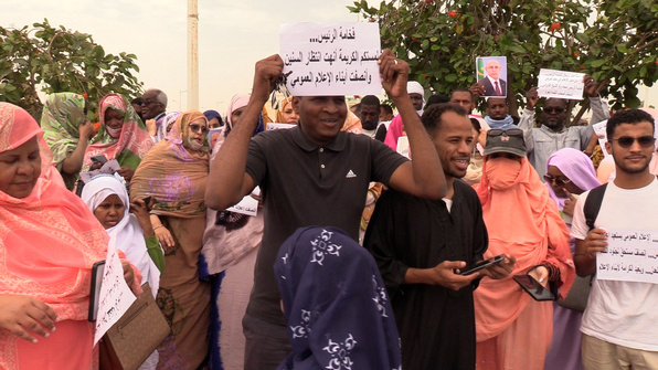 Sit-in de joie des collaborateurs des médias publics. Sit-in de joie des collaborateurs des médias publics.