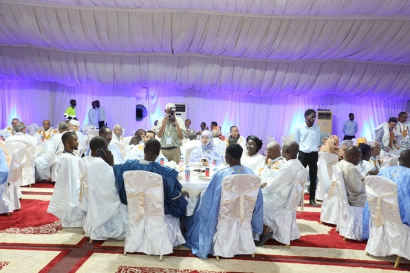 Le PM offre un somptueux dîner pour la clôture de la session parlementaire Le PM offre un somptueux dîner pour la clôture de la session parlementaire