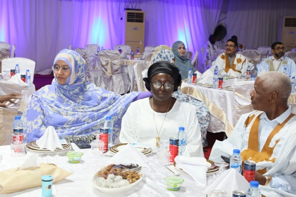 Le PM offre un somptueux dîner pour la clôture de la session parlementaire Le PM offre un somptueux dîner pour la clôture de la session parlementaire