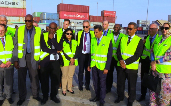 Une délégation européenne en visite au port de Nouakchott