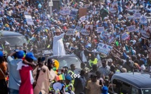 Candidat au poste de SG de l’ONU, Macky Sall accueilli par une immense foule à Dakar
